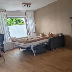 Mit Terrasse Und Eigenem Parkplatz Apartment